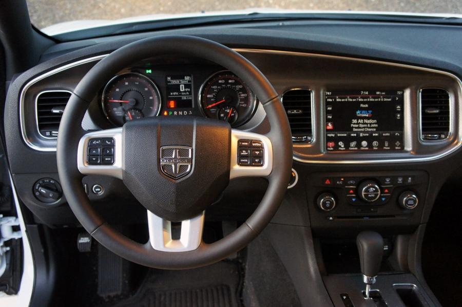  Dodge Charger Rallye V6 2011 года  (фото 23 из 42)